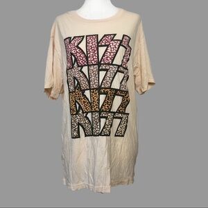 💛 M 💛 NWT Anthro KISS Graphic Tee Leopard Print
